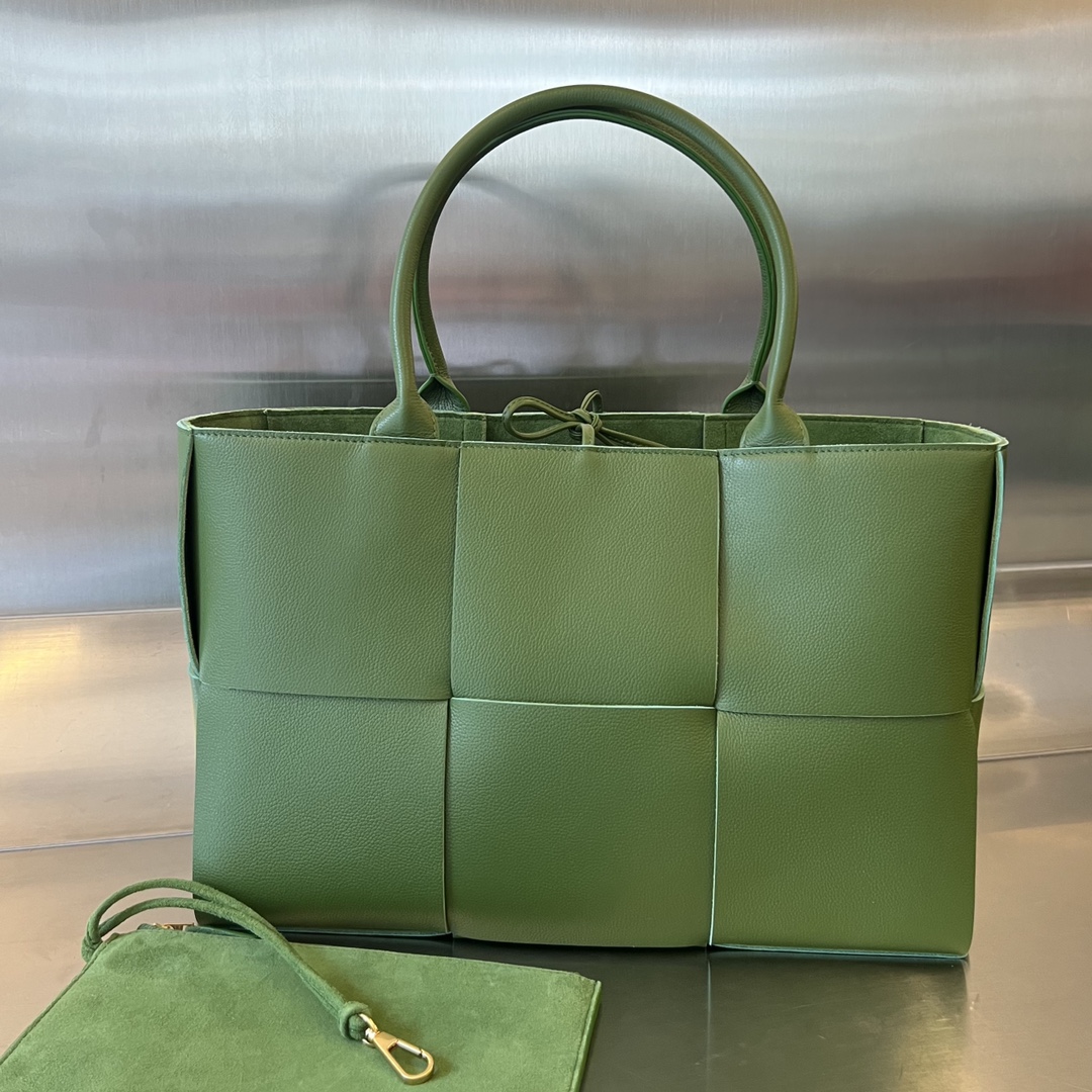 Medium Arco Intreccio Leather Tote Bag Forest Green